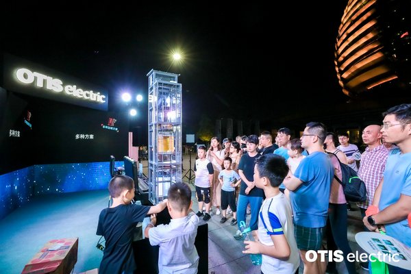 奥的斯机电2020浙江科技周展台吸引观众互动