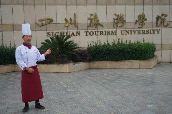 俄尔木乃已是四川旅游学院大三的学生