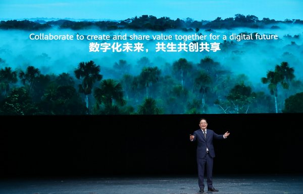 在HUAWEI CONNECT 2020期间，华为董事、企业BG总裁彭中阳发表了“构建数字新范式，共创行业新价值”的主题演讲