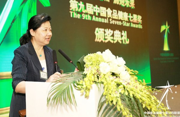 中国食品科学技术学会副理事长兼秘书长邵薇发言致词