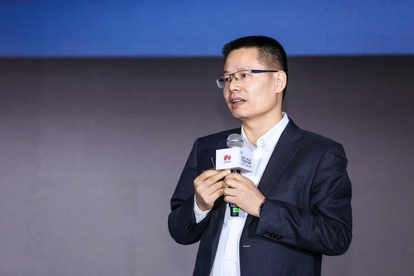 Kevin Hu, President of Huawei's Data Communication Product Line, announces full upgrades of Huawei's intelligent IP network solution