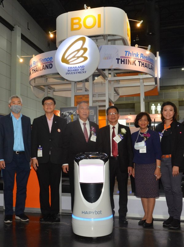 Thailand Board of Investment’s senior executives Mr. Chanin Khaochan (standing third from the right) and Ms. Sonklin Ploymee (second from the right) and members of the Thai Subcontracting Promotion Association met with exhibitors and international buyers last week at SUBCON THAILAND 2020, ASEAN’s largest industrial subcontracting and business matching event at BITEC Bangna, Bangkok.