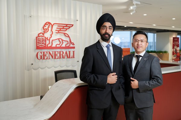 圖為忠意人壽（香港）有限公司首席財務官（左）Arsh Kaumi 及BenePanda 創辦人熊錦河 Teddy (右）