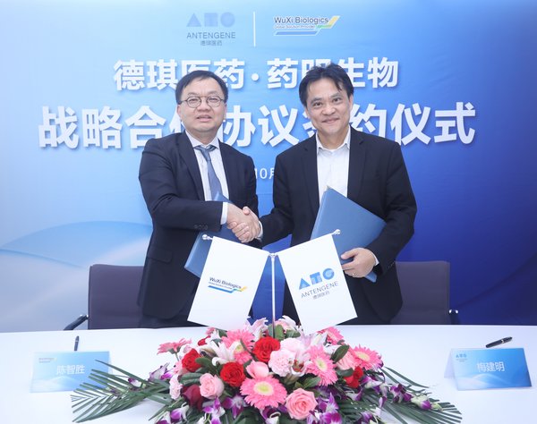 Dr. Chris Chen(Left), CEO of WuXi Biologics, and Dr. Jay Mei (Right), Founder, Chairman and CEO of Antengene