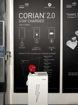可丽耐®结合无线充电技术，手机充电展示台
