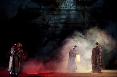田沁鑫導演為烏鎮戶外的美麗水劇場特製的演出。