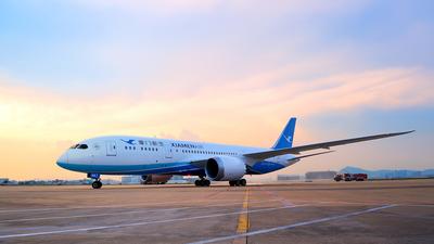 8月31日，厦航首架波音787降落到厦门机场，加盟厦航机队，从9月6日起，这架波音787投入到北京相关航线。