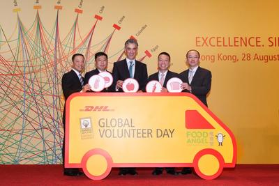 Frank Appel, CEO, Deutsche Post DHL (middle) kick off this year’s Global Volunteer Day in Hong Kong together with the Hong Kong’s senior management – (from left to right) Boris Cheng, Managing Director, Head of North Asia, DHL eCommerce; Dave Lim, Managing Director, Hong Kong & Macau, DHL Supply Chain; Ken Lee, Executive Vice President Commercial, Asia Pacific and Managing Director, Hong Kong and Macau, DHL Express and Steve Huang, CEO, China, DHL Global Forwarding