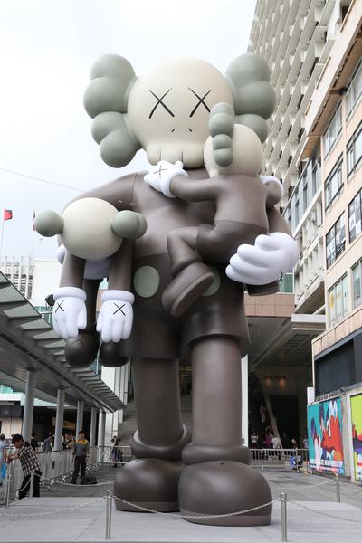 KAWS present his latest sculpture in an exhibition entitled KAWS CLEAN SLATE