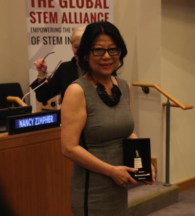 Sheri yan代表基金会在STEM 联盟启动大会上获奖