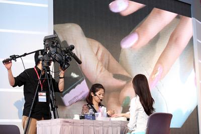 "Exhibitors Look and Learn Sessions" allow attendees to explore the latest products, key trends, and emerging technologies on the professional beauty and nail care scene.