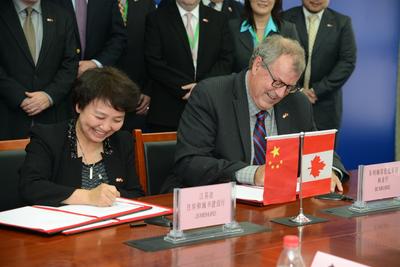 中加再次深入合作 关于推广加拿大木材产品签订合作谅解备忘录