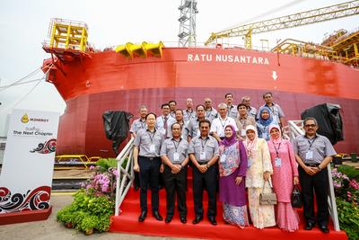 Y.A.B Datuk Seri Panglima Musa Haji Aman, Chief Minister of Sabah and Y.A.B Datin Seri Panglima Datuk Hajjah Faridah Haji Tussin, wife of Chief Minister of Sabah with the distinguished guests on the launch of M3nergy Berhad's latest FPSO vessel -- Ratu Nusantara.