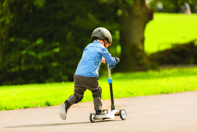 B1儿童专用滑板车是“2014迪卡侬创新大奖”冠军
