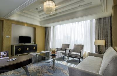 Executive Suite, Living Room
