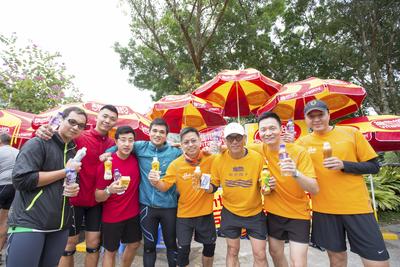 維他奶今年派出兩隊維他奶員工隊伍，身體力行支持扶貧善舉。