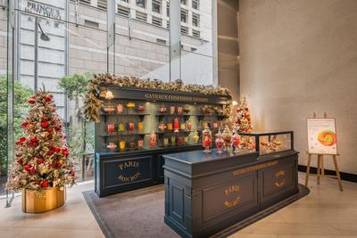 為配合是次置地廣塲時尚巴黎聖誕主題，置地歷山將特設一間繽紛糖果屋，方便顧客為摯愛挑選甜蜜禮物。