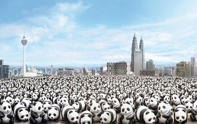 出自法國藝術家 Paulo Grangeon 之手的 「1600 紙糊熊貓」，旨在提倡創意保育意識，推廣瀕臨絕種動物保育的觀念，呼籲民眾齊心協力保護貓熊
