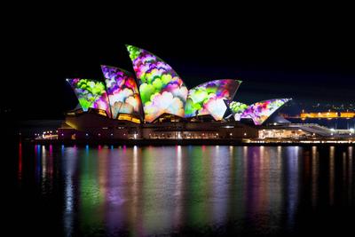 2014活力悉尼灯光音乐节悉尼歌剧院“点亮船帆”活动，新南威尔士州旅游局的James Horan