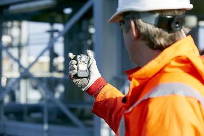 天鹰2X便携式双气体检测仪可用于多个行业，如石油及天然气行业，化学行业，钢铁业，公用事业，消防行业，污水处理及民用工程等