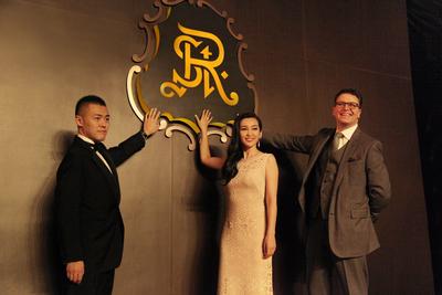 Left to Right: Chairman and Chief Executive Officer of Chinese Estates Holdings Limited Mr. Lau Ming Wai, International Movie Star Ms. Li Bing Bing and Global Brand Leader for St. Regis, The Luxury Collection and W Hotels Worldwide Mr. Paul James at the Grand Opening of the 6th St. Regis Hotel in China - The St. Regis Chengdu.