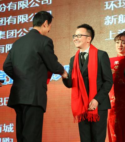 Will Yan, General Manager of Lloyd Morgan Executive receiving the award on behalf of the company