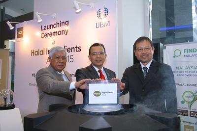 The launching of Halal Ingredients Asia 2015. From left : General Tan Sri Dato’ Seri Mohd Azumi Bin Mohamed (Rtd), YB Datuk Ir. Haji Hamim Samuri and Dato’ Seri Jamil Bidin