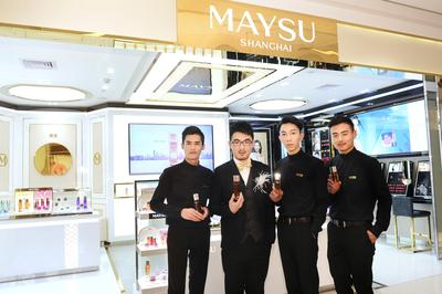 马修老师与三位美肤专家为美素化妆品的南京中央商场揭幕进行完美预热