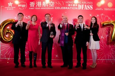 Hong Kong Airlines and DFASS senior representatives jointly made a toast to celebrate the first anniversary of their cooperation with an astounding 78% rise in inflight duty free sales.
