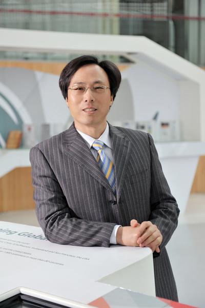 Mr. Xiong, President of Wuxi Suntech Power Co., Ltd.