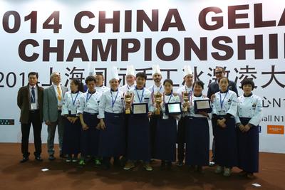 2014上海國際手工冰淇淋大師賽獲獎選手及評委合影