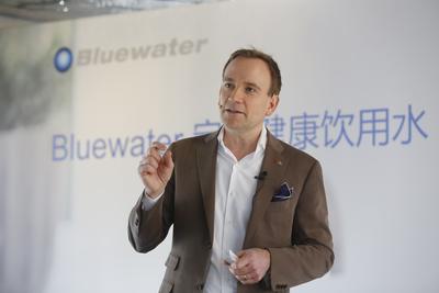 Bluewater全球董事总经理Niclas Wullt为大家讲解健康饮用水新标准