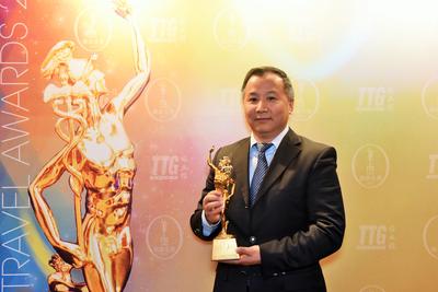 Mr. William Cai, Director of Sales & Marketing at Jin Jiang International Hotels, receiving the award