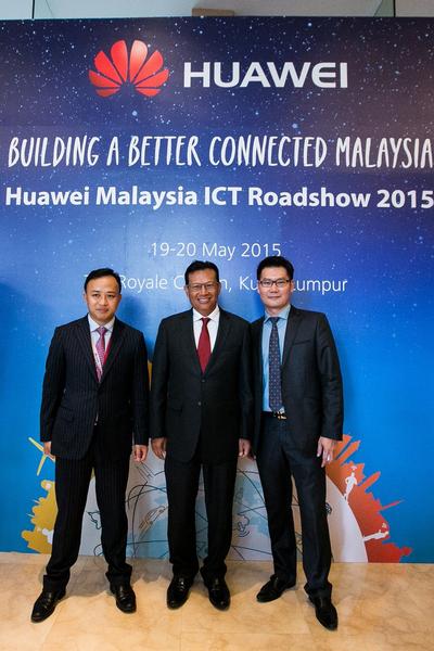 Communications and Multimedia Minister Datuk Seri Ahmad Shabery Cheek, Mr. Wu Zhengping, Economic and Commercial Counselor, Embassy of China in Malaysia attend Roadshow; Discuss Malaysia-China trade and technology ties and potential of ICT in Smart Country aspirations