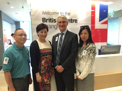 英國貿易投資署資深醫療及養老產業官員Chris Born先生在英國駐上海總領事館歡迎「卓越商務對接」的代表