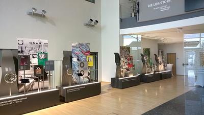 “创新走廊”是“LuK的品牌故事：50年品质、技术、创新”展览会的核心。