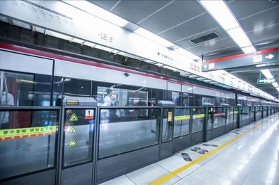 除天津地铁一、二和三号线外，新建成的天津地铁六号线也将采用奥的斯自动扶梯