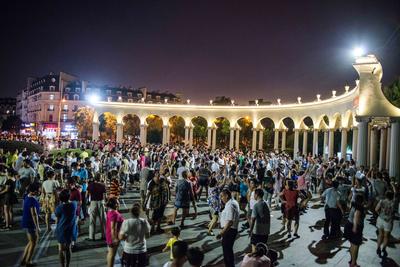 “广场舞”与轮滑的混搭 广厦天都城成杭州独具特色的广场舞秀场