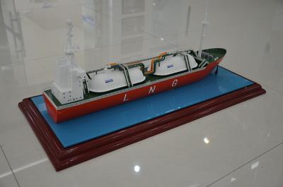 中集安瑞科“宏图”建成国内首艘LNG运输船罐