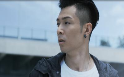 The TV campaign builds on the simple message platform: be active, stay healthy and be rewarded. It is creatively designed to show an iconic green cube, representing Manulife, leading campaign ambassador Pakho Chau and other people to move around the city in a healthy and active lifestyle.