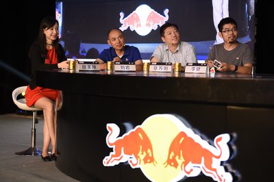 导师阵容（从左向右）：著名风险投资人田美坤女士，六间房CEO刘岩先生，美国著名的风险投资IDG中国合伙人章苏阳先生，人人车CEO李健先生