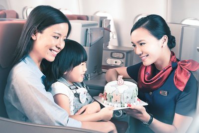 Birthday Passengers can also order “Sweeten You Up” cakes at HKD260 per pound and champagne at HKD380 per bottle to spice up their birthday surprise in the air.