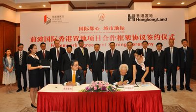 Raymond Chow,Executive Director of Hongkong Land(front-left),Yang Xiaoming,Chairman of New Bund International Business District Investment Group(front-right);senior Pudong New District Government officials;Adam Keswick,Deputy Managing Director of Jardine Matheson Holdings Limited(7th from left);Y K Pang,Chief Executive of Hongkong Land(6th from left);James Robinson,Executive Director of Hongkong Land(5th from left);Stanley Ko,China President,Commercial Property of Hongkong Land(4th from left)