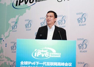 图为IPv6峰会主席、天地互连董事长刘东现场演讲