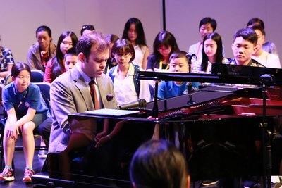 “耳朵也要思考”- 鼎石学生“音乐对话”国际钢琴大师