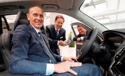 Ralf Brandstatter, Corporate Executive Director Purchasing New Product Launches at Volkswagen paid a visit to the Brose booth. Jurgen Otto, CEO of the Brose Group, and Periklis Nassios, Executive Vice President Seat Systems, informed him about new comfort features for car seats.