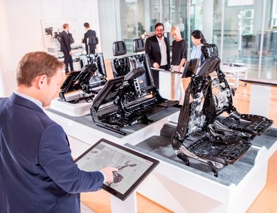 Brose is presenting a power seat platform at the IAA 2015. Special feature: all seats can be adjusted independently or in unison.