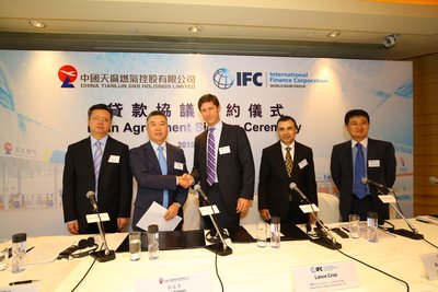 Mr. Zhang Yingcen, Chairman of Tian Lun Gas (2nd from left) and Mr. Lance Crist, Global Head of Natural Resources at IFC (3rd from left) exchanging handshakes after signing a loan agreement at a ceremony in Hong Kong today. Other guests on stage are: Mr. Xian Zhenyuan, CEO of Tian Lun Gas (1st from left), Mr. Darius Lilaoonwala, Co-Head of the IFC Global Infrastructure Fund (2nd from right), and Mr. Michael Lin Sheng, Sector Lead for Asia Oil and Gas, IFC (1st from right).