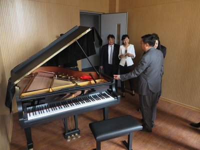 哈尔滨音乐学院琴房中的施坦威三角钢琴