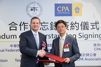 (From right to left) Mr Charles Chen, Chairman of National Federation of CPA Associations, Mr Jeff Hughes, Chief Operating Officer of CPA Australia